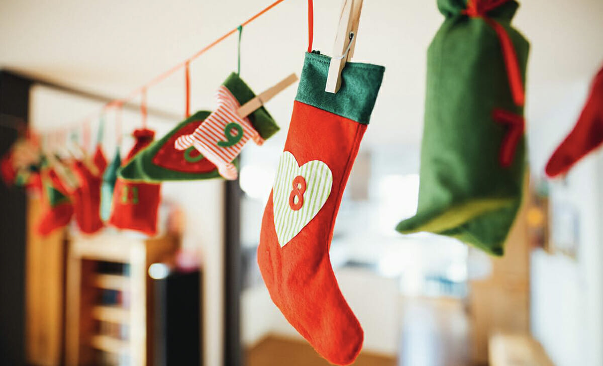 La calza nasce da un fraintendimento, in realtà si trattava della sacca molto logora che la Befana si porta in giro