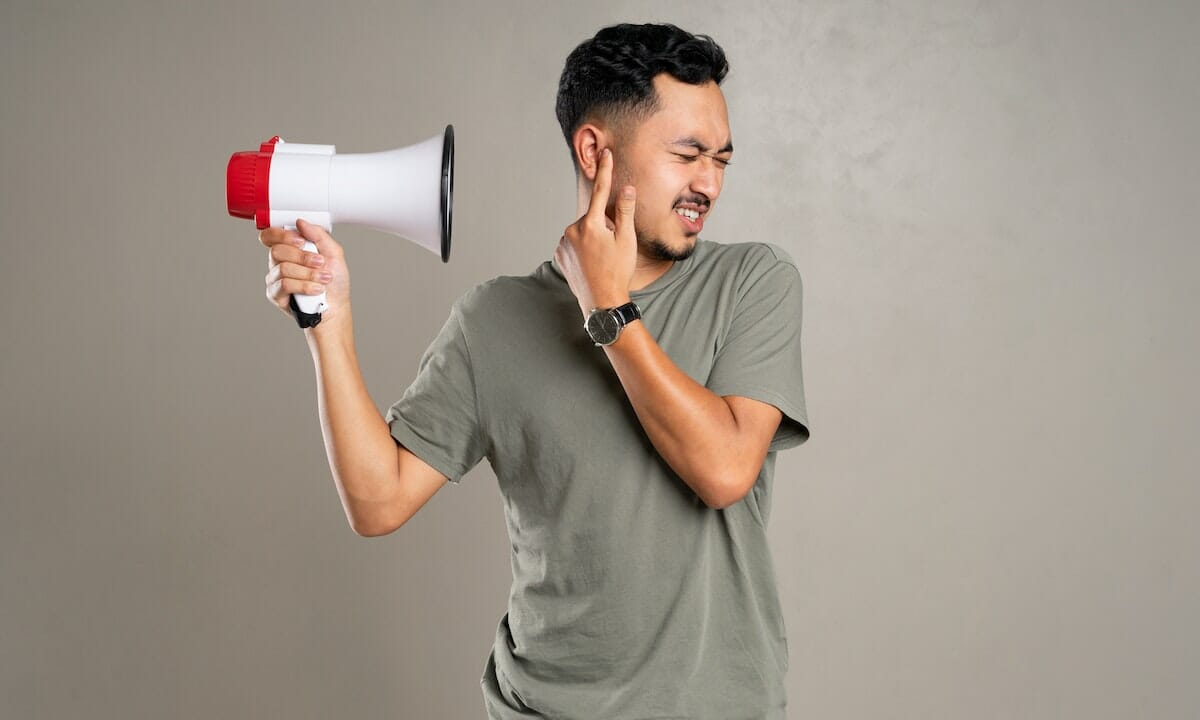La musica a tutto volume potrebbe procurare danni all’udito