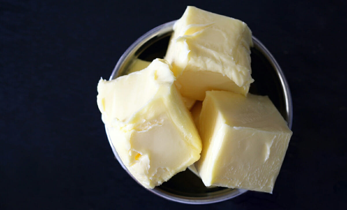 La ricetta originale includerebbe anche lo strutto, ma è sostituibile col burro