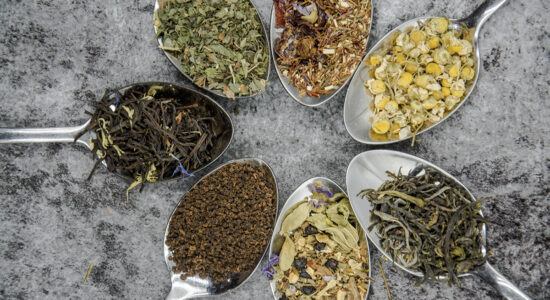 Le 5 migliori tisane digestive per combattere il gonfiore