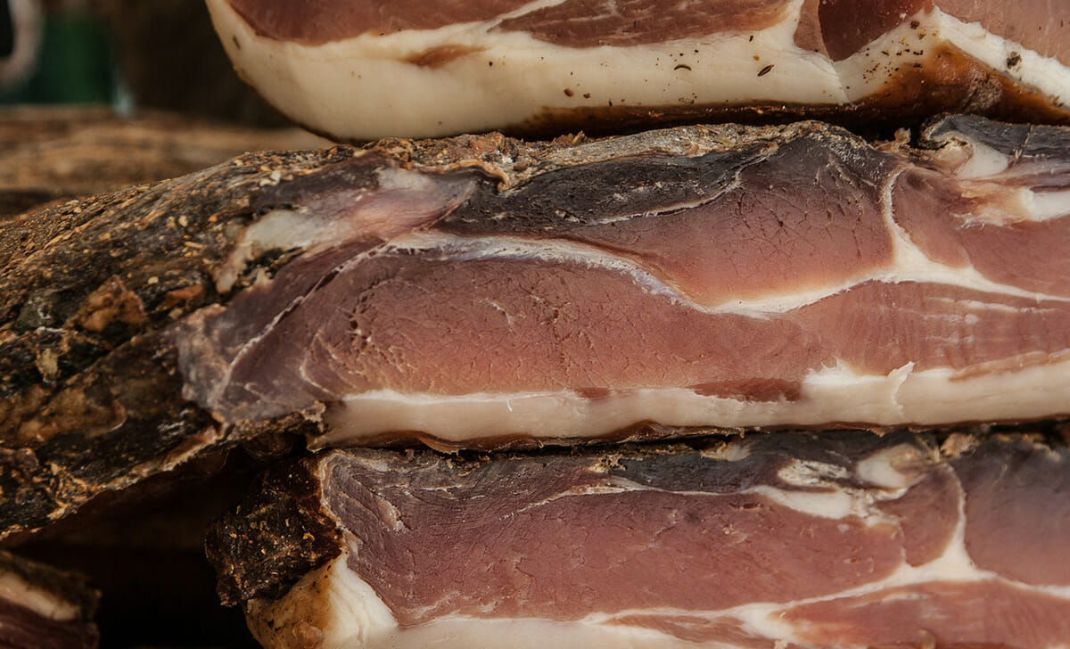 Lo speck è tra i prodotti tipici assolutamente da non perdere