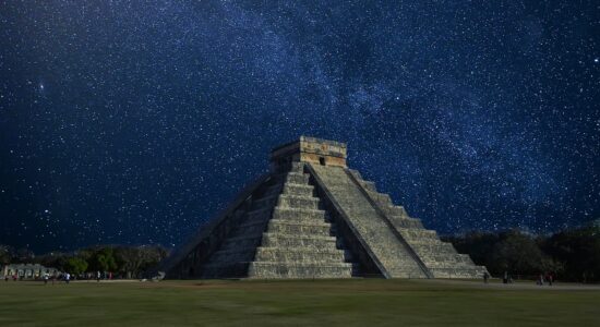 L'oroscopo Maya prevede amore e fortuna