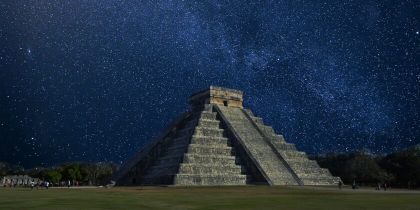 L'oroscopo Maya prevede amore e fortuna