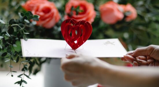 L'oroscopo per il 2023 promette amore per questi 3 segni