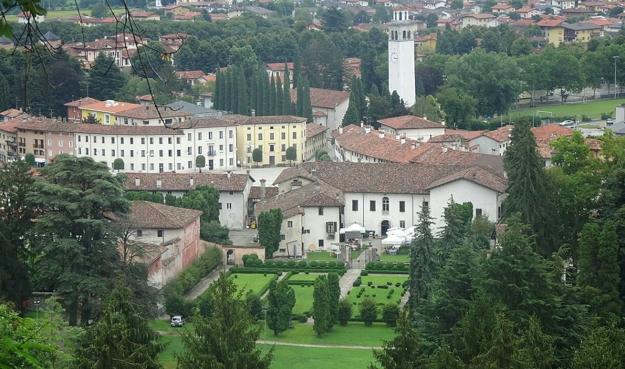 Meritevole di visita è Maniago