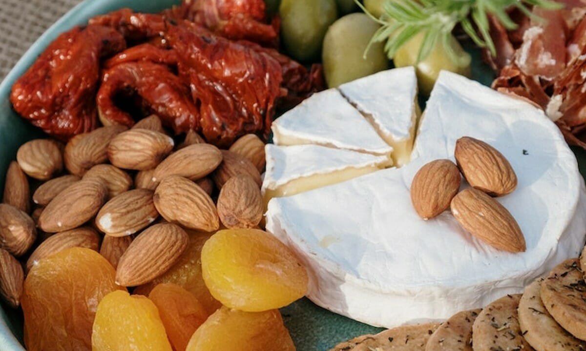 Mousse per il ripieno al formaggio e mandorle