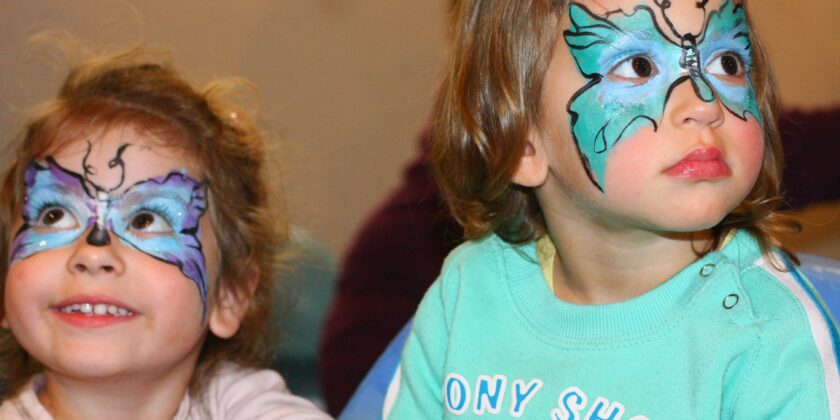 Non cellulari e tablet per intrattenere i bambini a tavola a Capodanno: ecco 5 idee alternative