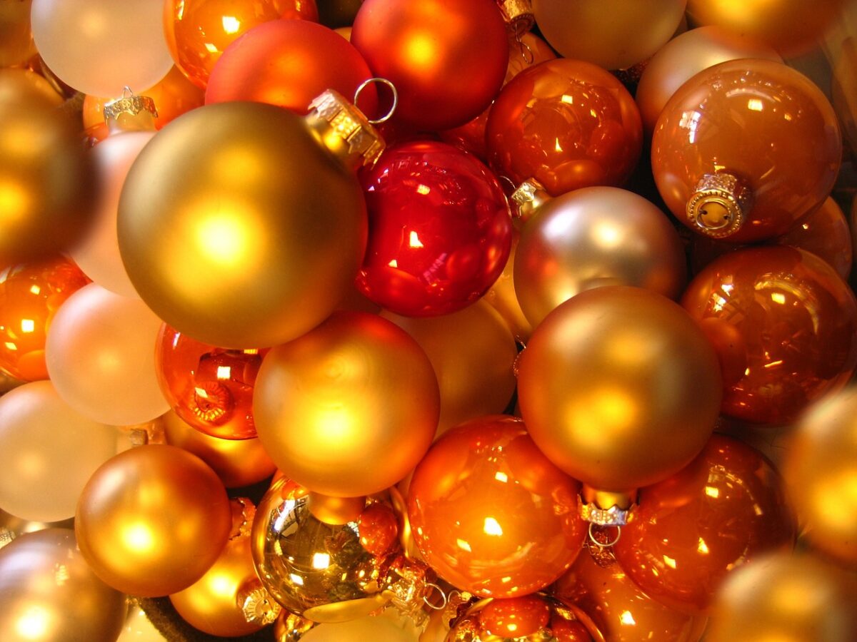 Non mischiamo le palline di plastica con quelle di stoffa o di lana-proiezionidiborsa.it