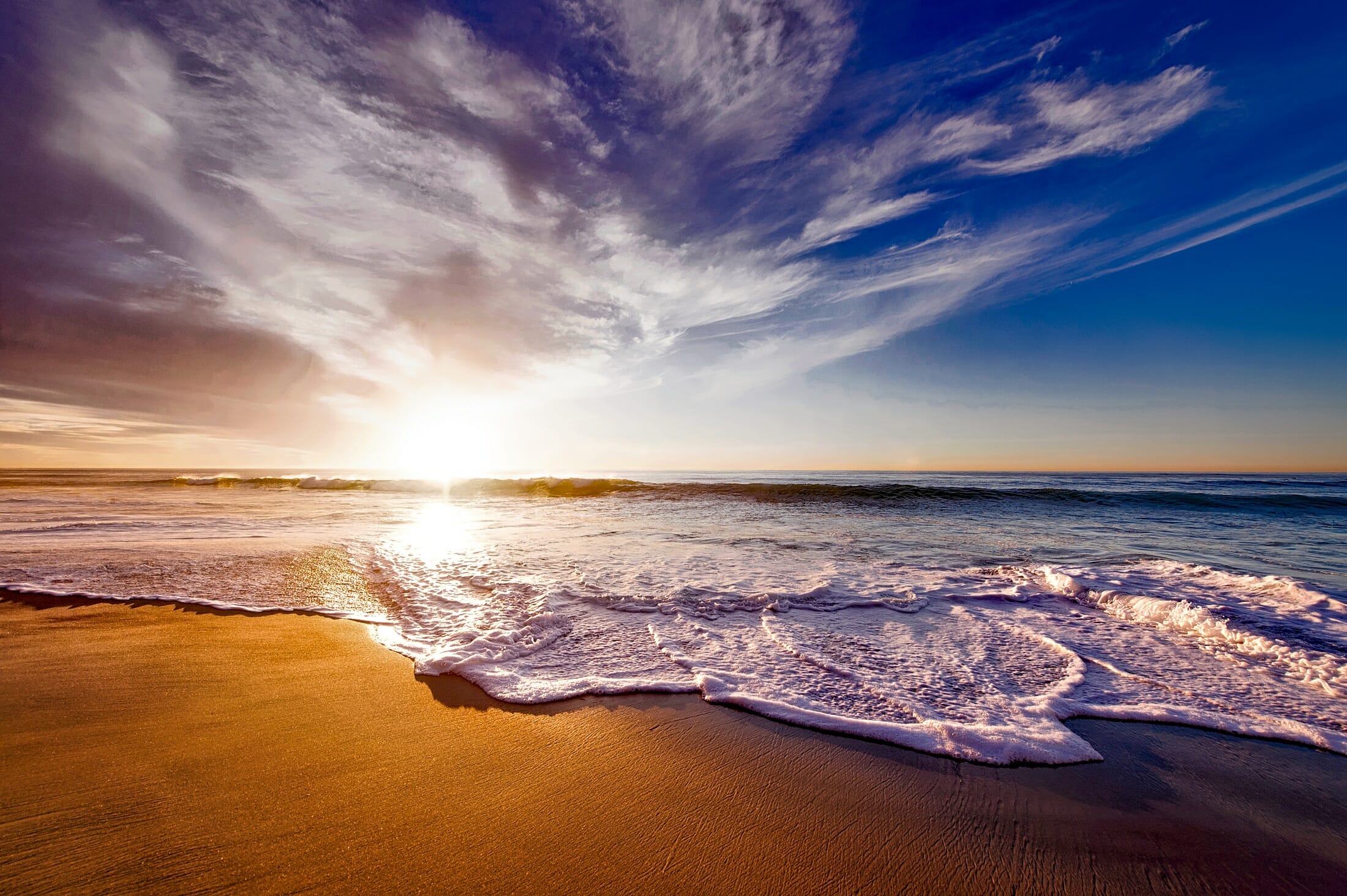 Non occorre andare in California o ai Caraibi per trovare il caldo in inverno. A due passi dall’Italia è possibile andare in spiaggia a gennaio o febbraio con temperature primaverili.