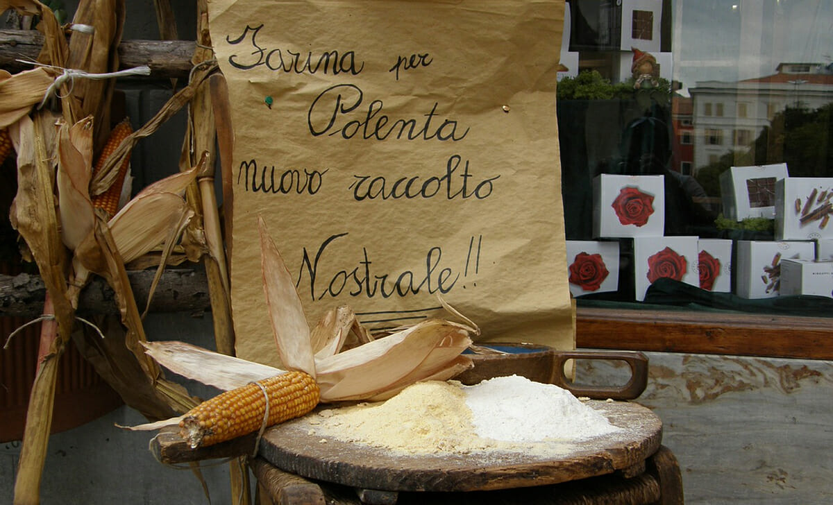 Per una polenta perfetta occorre scegliere la farina giusta, osservare il giusto modo di cottura e i tempi adeguati