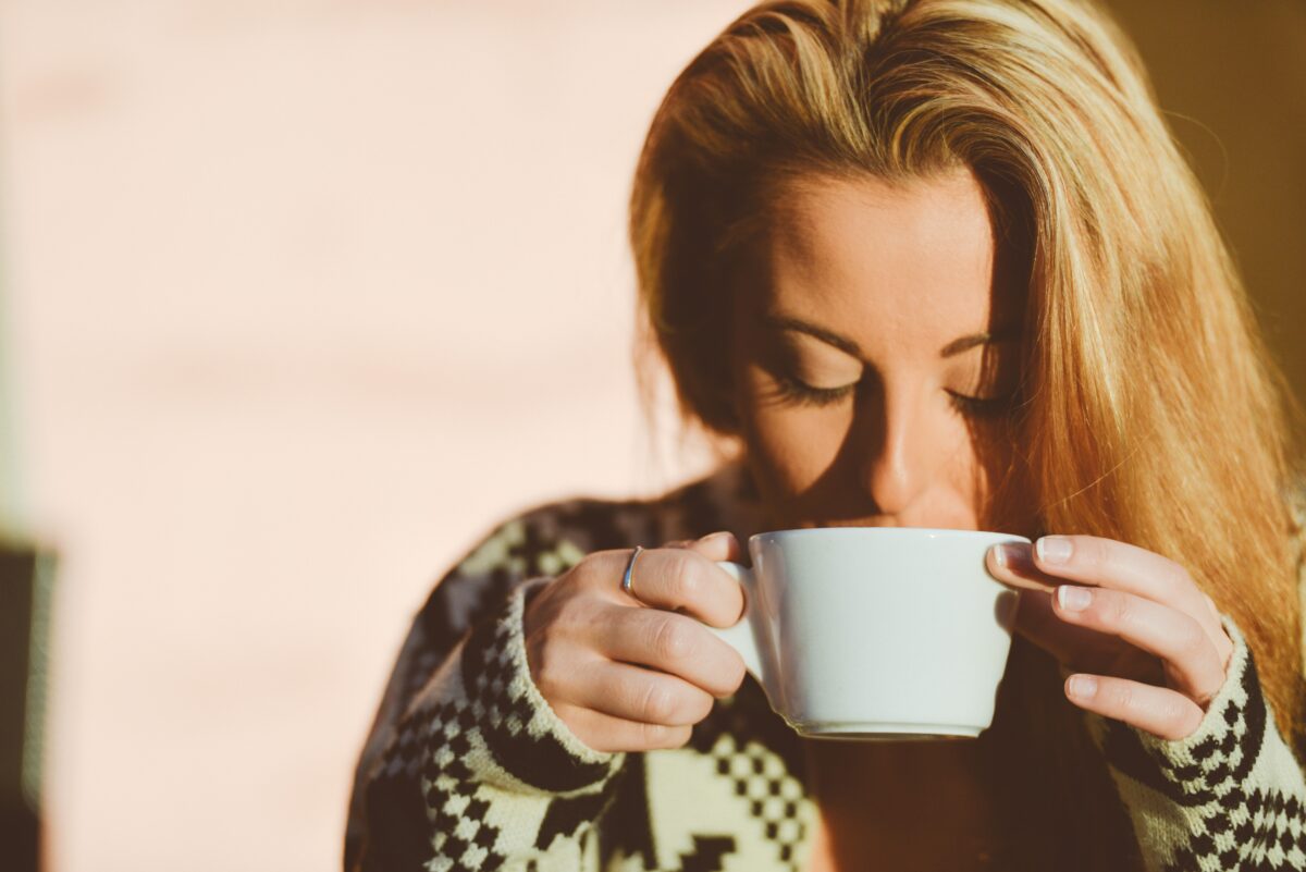 perché non provare, di tanto in tanto, a sorseggiare una tisana tiglio e malva prima di coricarsi