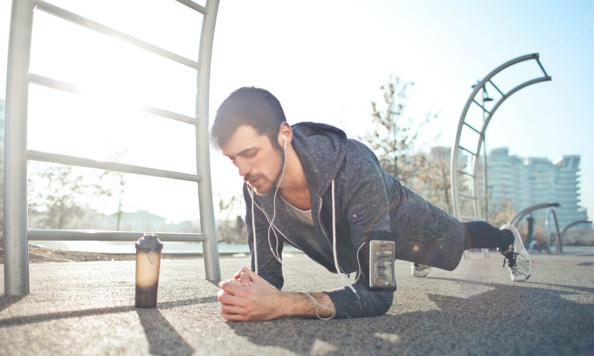 Plank classico per tonificare tutto il corpo