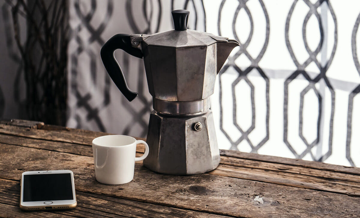 Portiamoci avanti preparando la caffettiera la sera prima