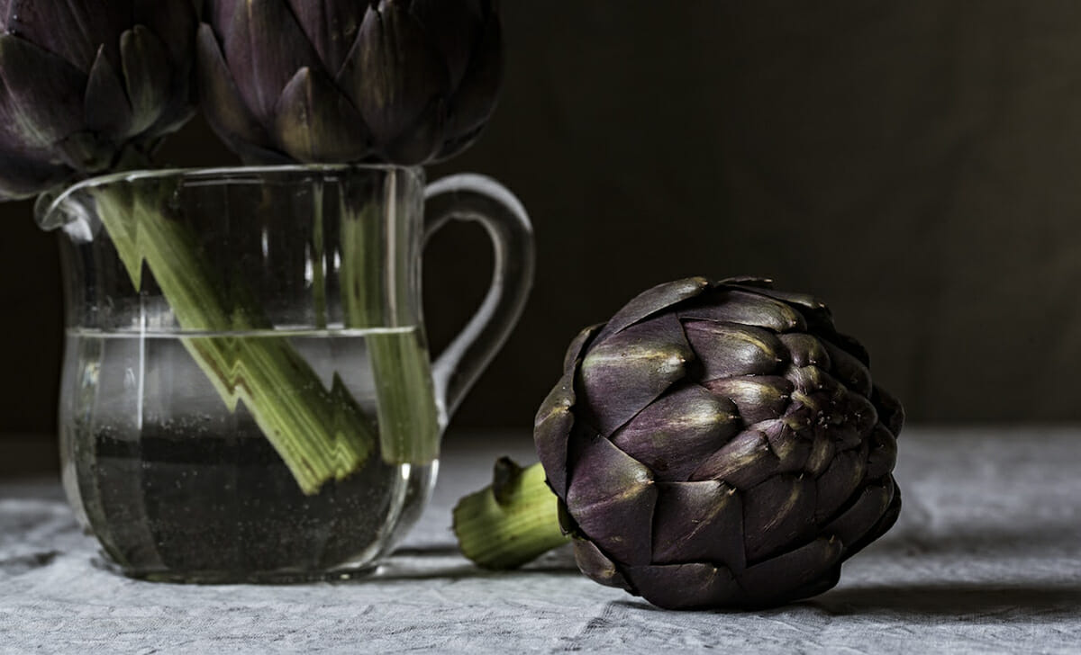 Possiamo acquistare tisane al carciofo già pronte oppure utilizzare delle foglie essiccate esterne e i gambi