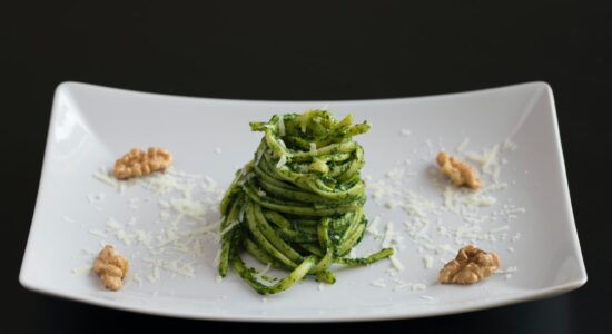 Quando serviamo la pasta al pesto