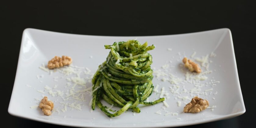 Quando serviamo la pasta al pesto