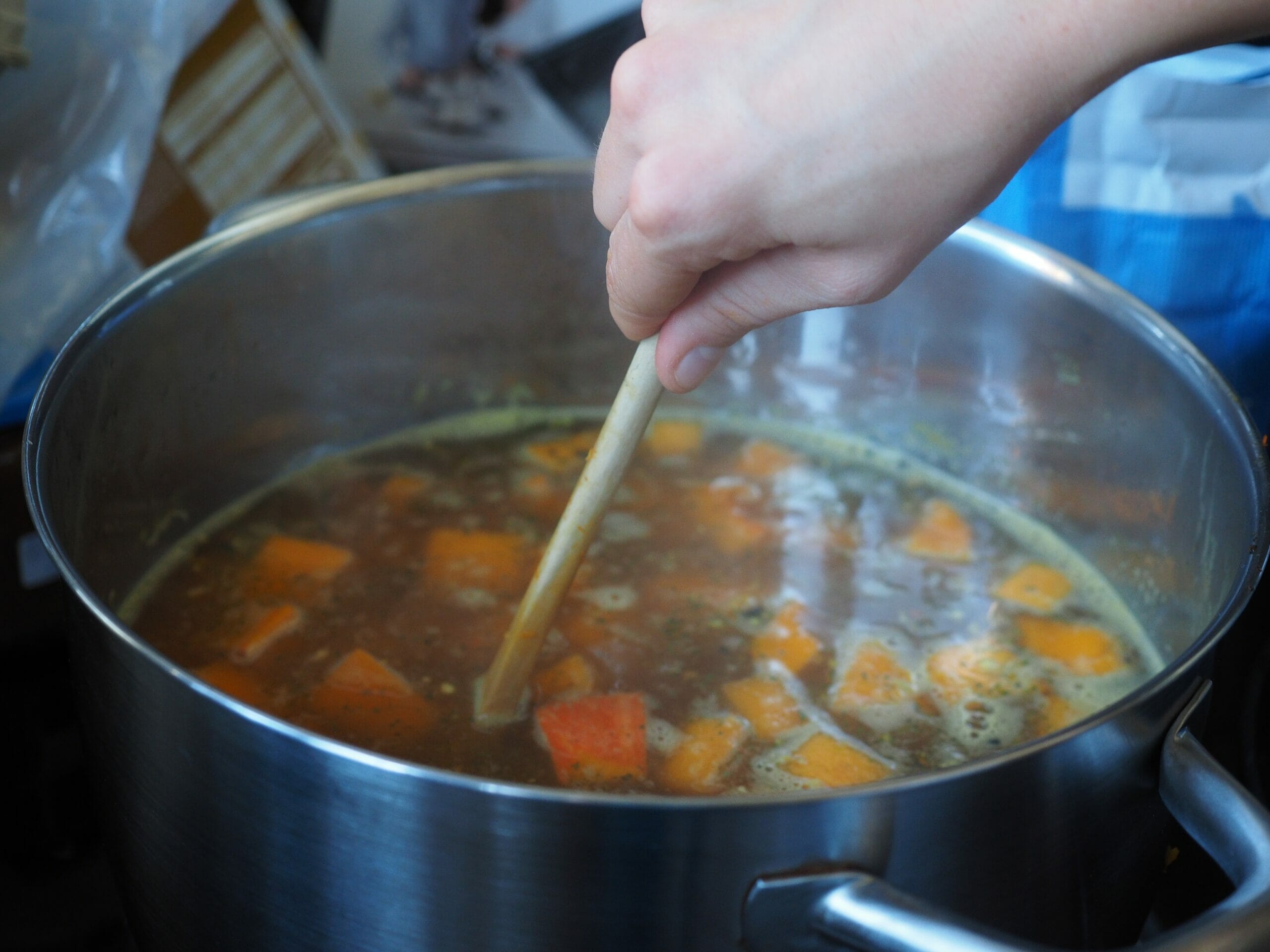Quella che abbiamo visto è la ricetta del brodo classico. Ci sono però alcune piccole accortezze che bisogna seguire, affinché ci sia una buon riuscita.