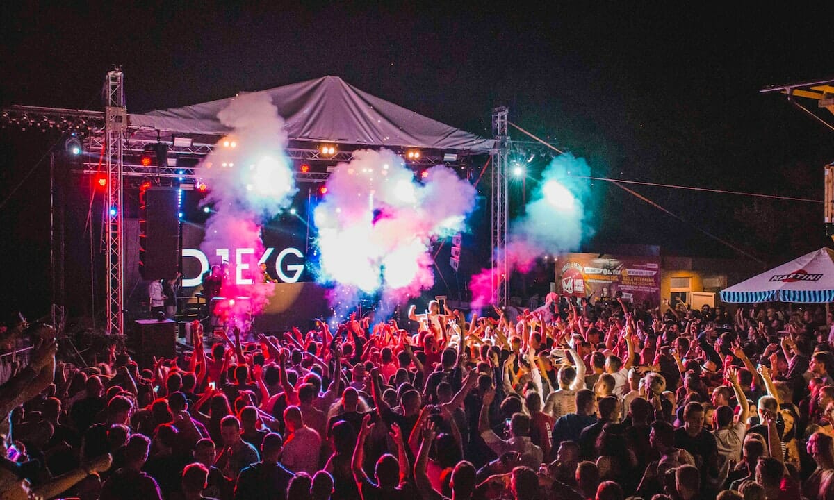 Regalare un biglietto al concerto della band preferita