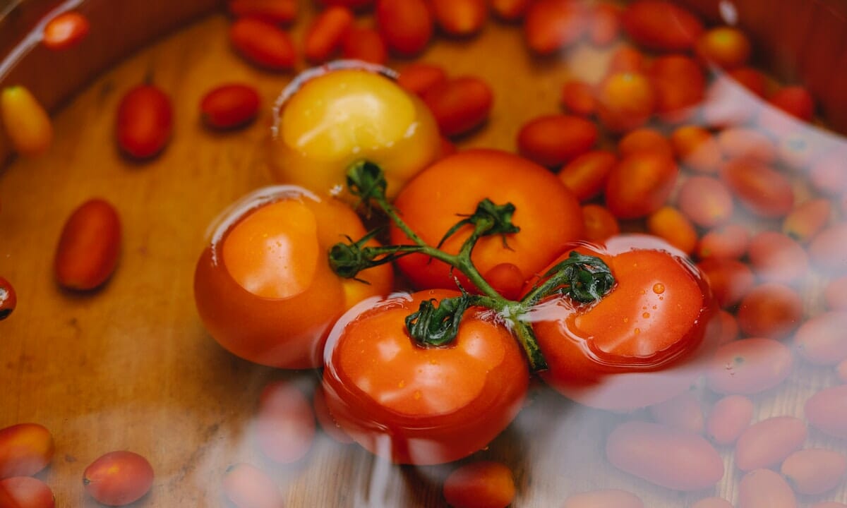 Si potrebbero usare limone, aceto, bicarbonato, sale