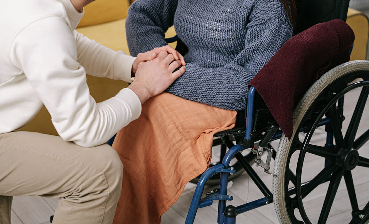 Sono previste diverse agevolazioni anche a favore delle persone che si prendono cura di familiari con una grave invalidità