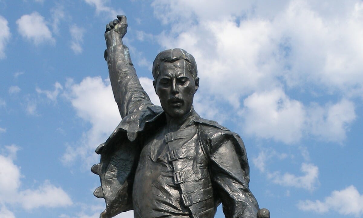 Statua di Freddie Mercury a Montreaux, Svizzera