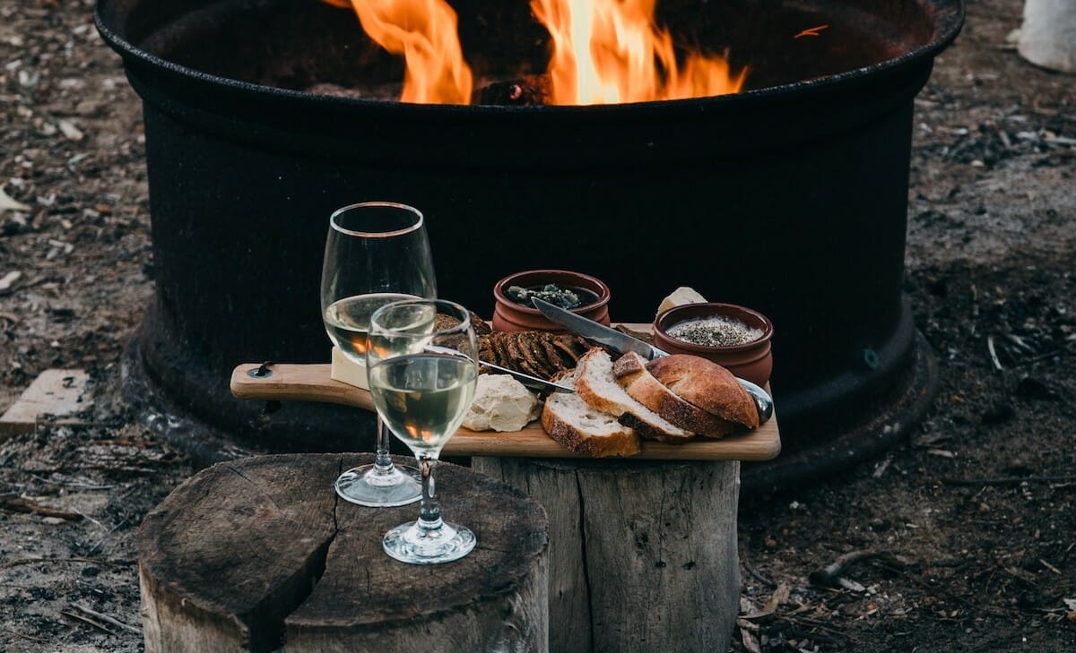 Tagliere con vino o prosecco