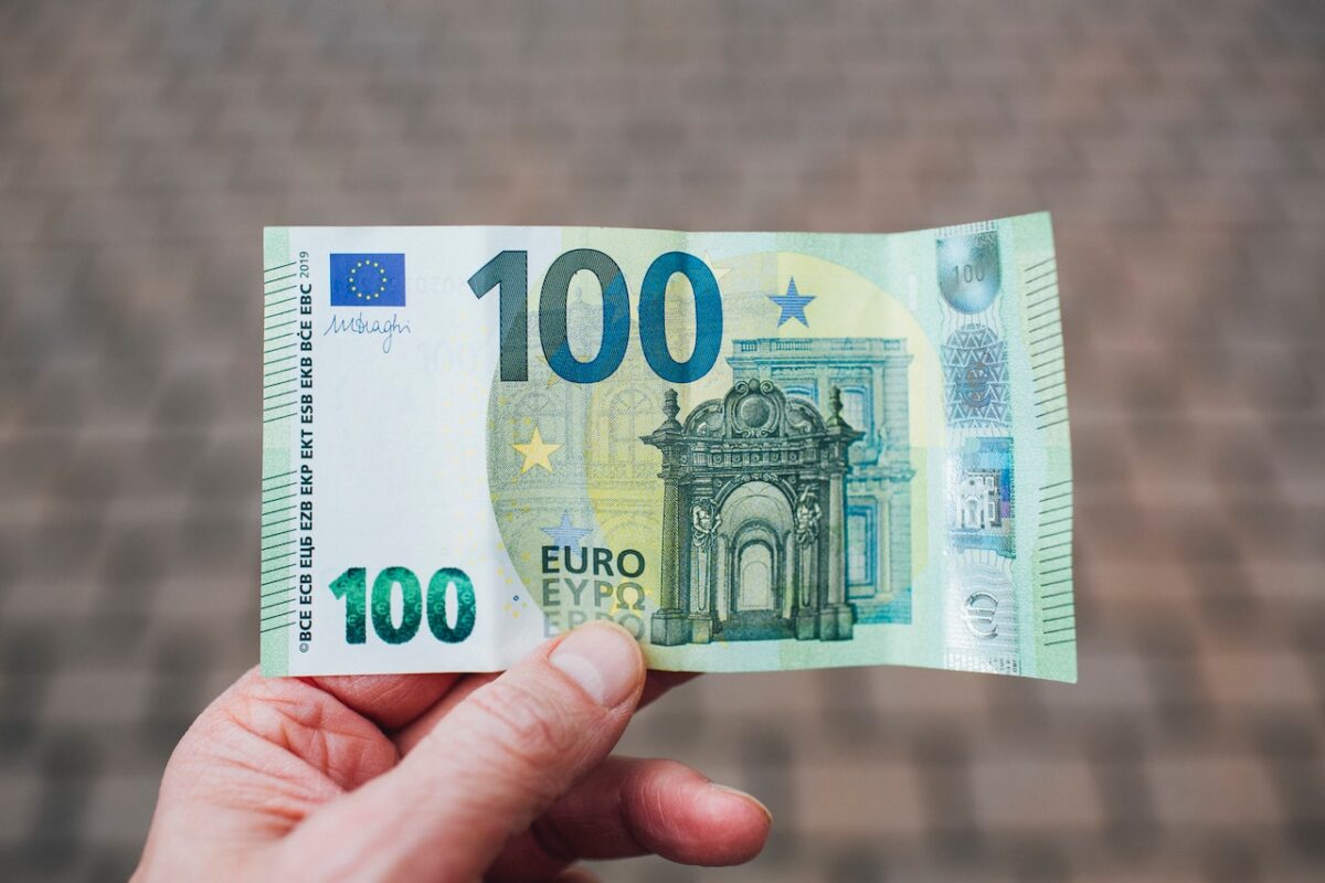 Tassa di 100 euro per quelle giuridiche-proiezionidiborsa.it