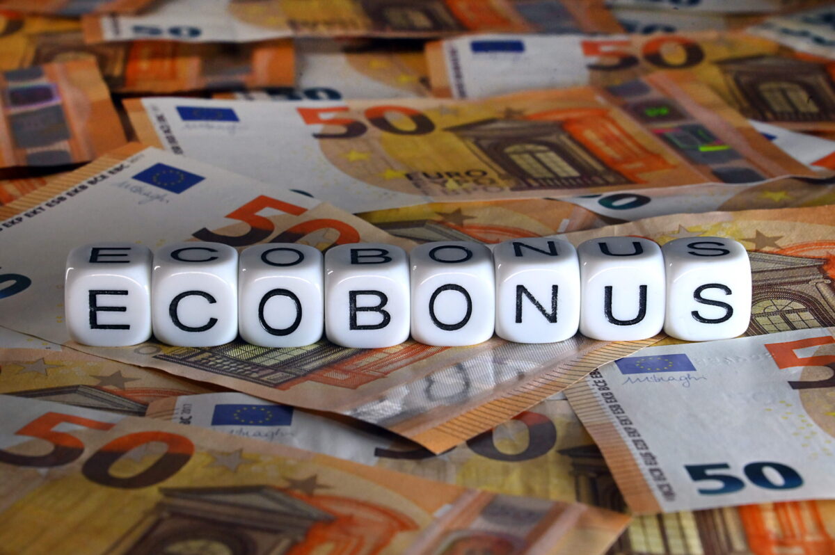 Tra il Superbonus 110%, e l'Ecobonus, nel 2021 in Italia sono stati attivati investimenti per un controvalore complessivo pari a quasi 24 miliardi di euro.