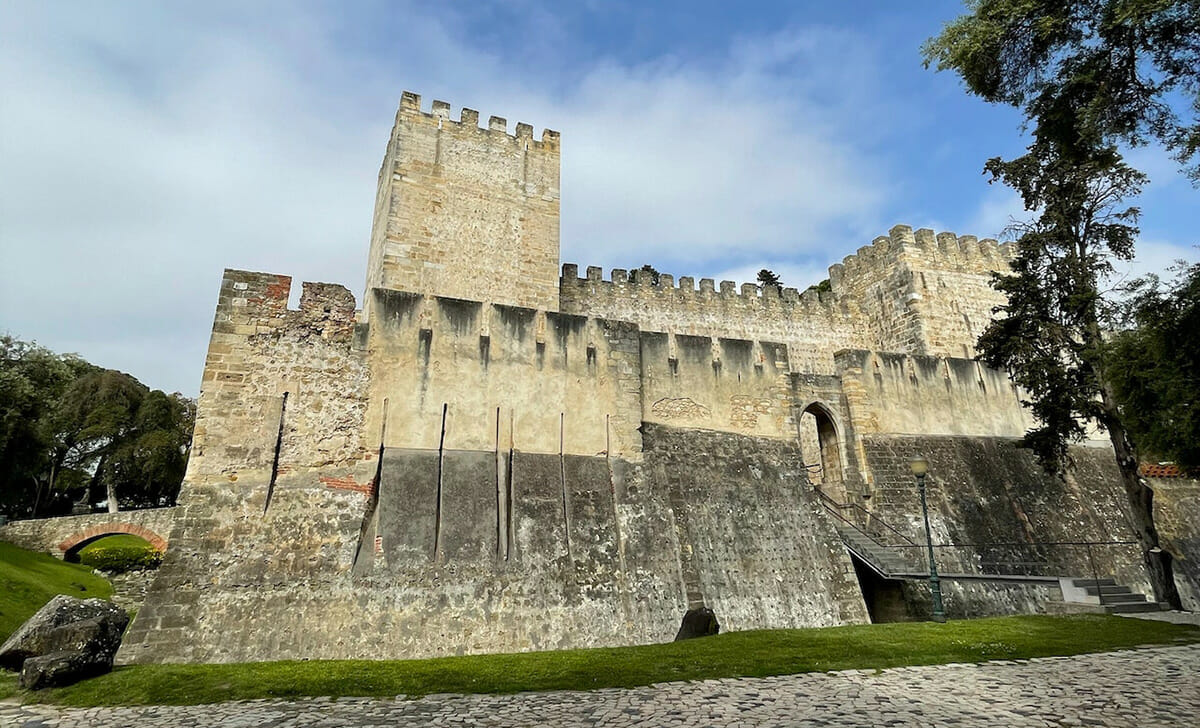 Tra le attrazioni imperdibili di Lisbona c'è il Castello di São Jorge