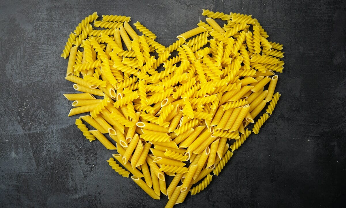 Un albero in miniatura fatto con la pasta