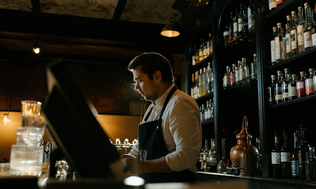 Un barista potrebbe avere una commissione alta