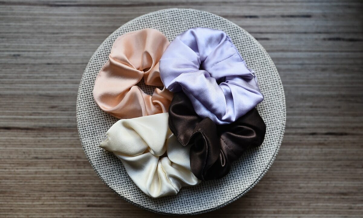 Un elastico del tipo scrunchie