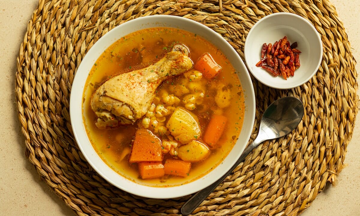 Un piatto da mangiare in brodo
