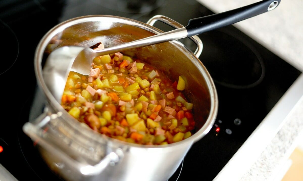 Una pasta al ragù vegetariano con le lenticchie