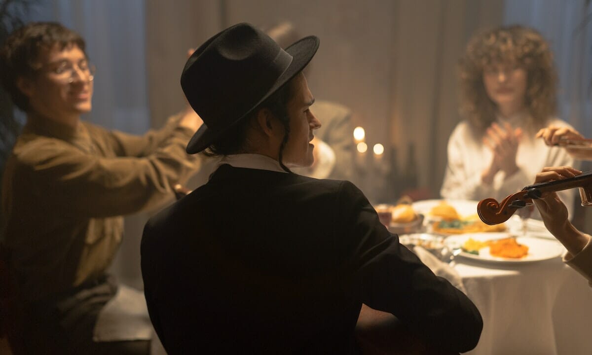 Uno dei giochi è passa il cappello