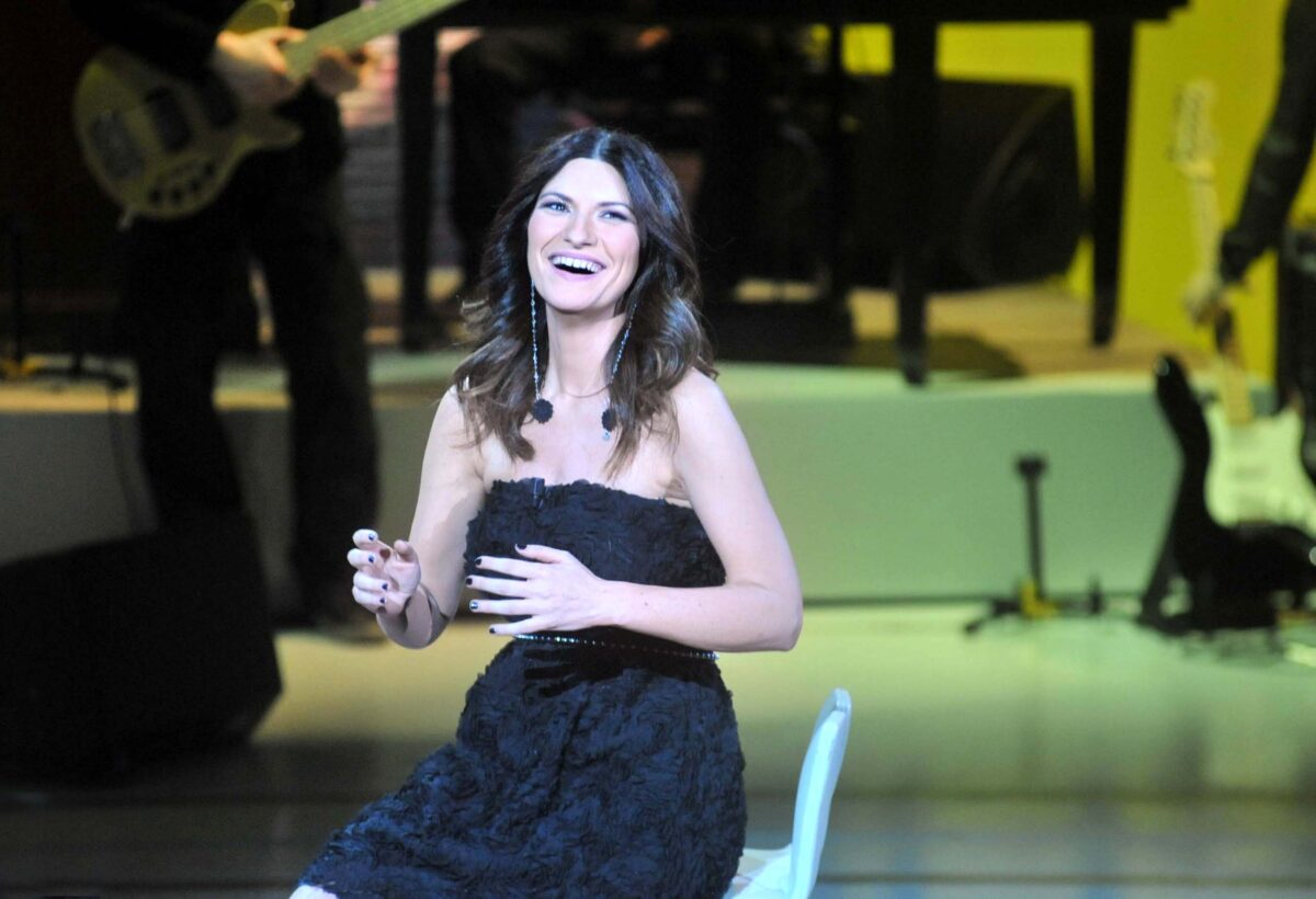 Virginio scrive testi che poi vengono scelti da Laura Pausini