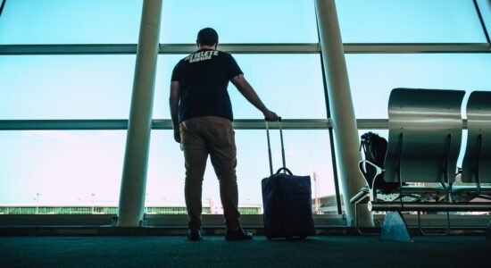 Volo cancellato e un mare di problemi in aeroporto-proiezionidiborsa.it