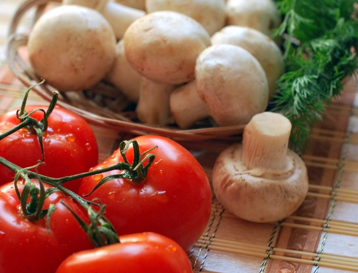 Abbiniamo pomodori e funghi