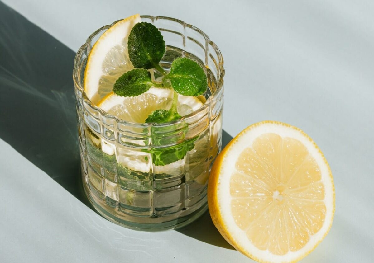 Acqua, limone e bicarbonato