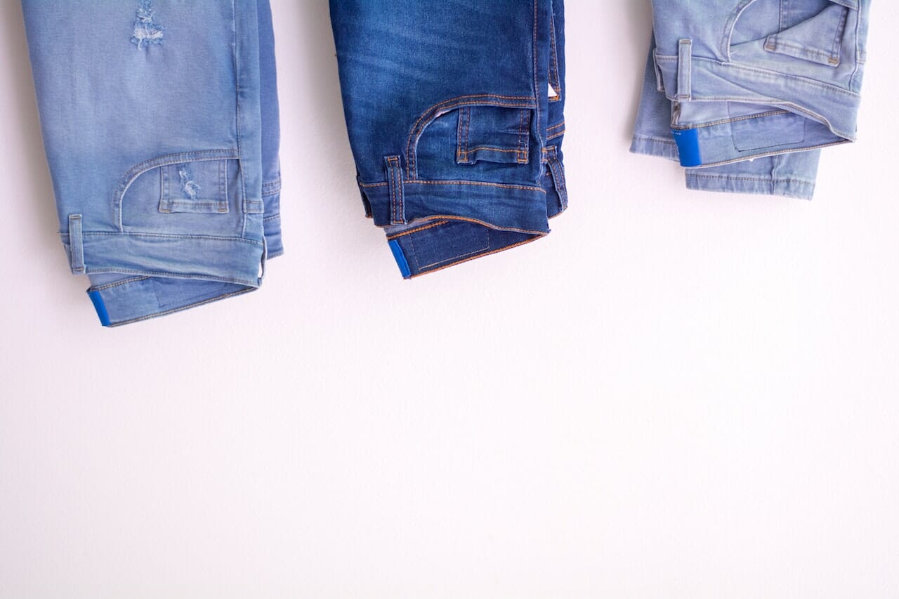 girare i jeans bagnati alla rovescia per evitare l'accumulo di umidità