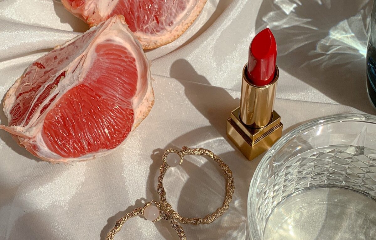 Il tocco dato dal rossetto rosso