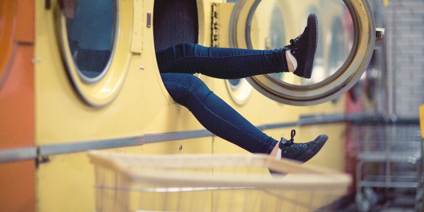 Il trucco geniale per asciugare le scarpe