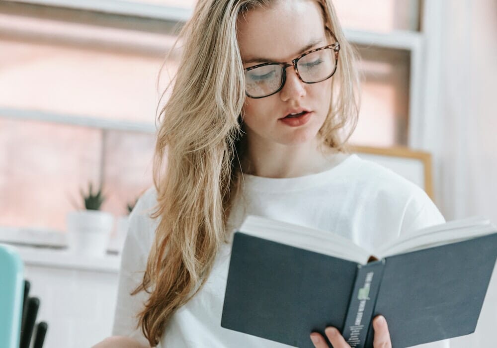 leggere un libro complesso e intrigante