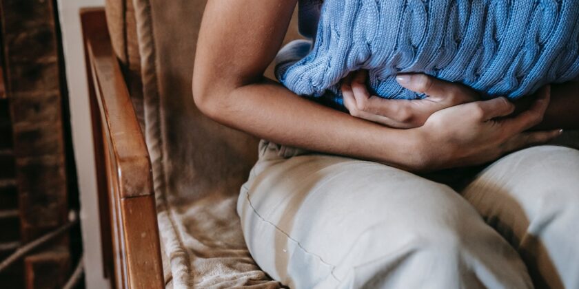 Occhio a mal di pancia e sudorazione