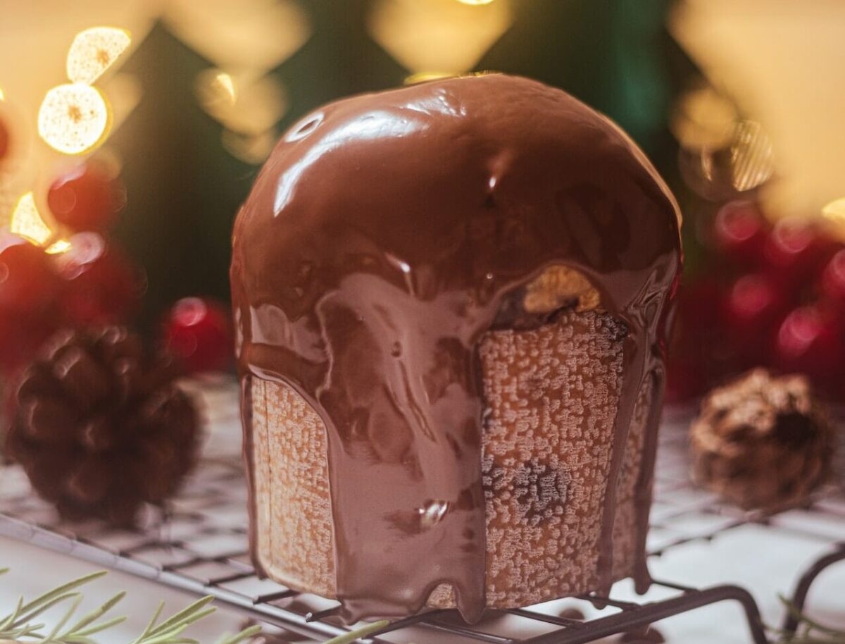 Panettone con amarene e cioccolato