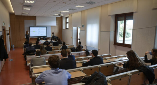 per gli studenti 2.000 euro al mese dall’INPS per studio