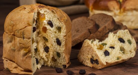piatto con pandoro o panettone avanzati