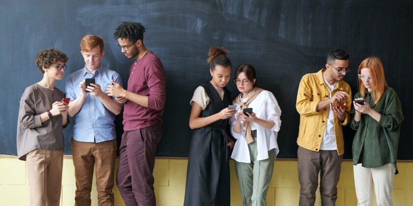 Pochi sanno se siano più protetti dai virus Android o gli iPhone