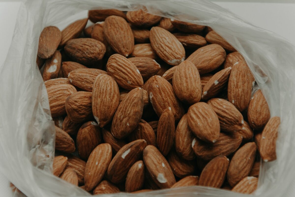 Preparare il pane alle mandorle