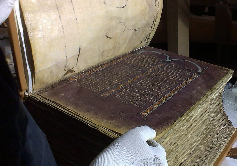 riproduzione della bibbia amiatina